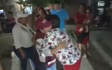 UZNEMIRUJUĆE Ubijena kandidatkinja za gradonačelnicu: Scene užasa zabilježene na prijenosu uživo
