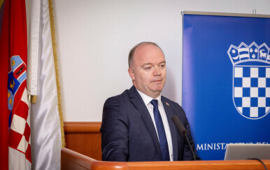 Ministar demografije potpisao ugovore o dodjeli bespovratnih sredstava