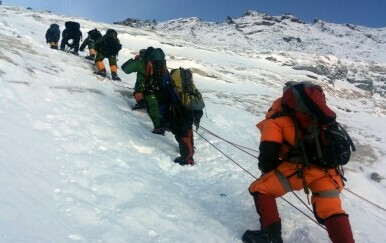 Mount Everest uzeo prve živote ove sezone: "Odbio je spustiti se s područja ispod zone smrti"