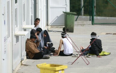 BiH: Migrant ubijen nožem u obračunu u prihvatnom centru kod Bihaća