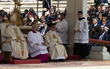 Inauguracijsku misu pape Lava XIV. prate brojna visoka izaslanstva