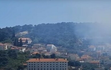 Izbio požar Dalmaciji! S buktinjom se bori više od 20 vatrogasaca