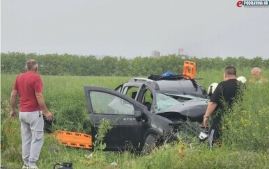 FOTO Sudarila se dva automobila, četiri osobe su ozlijeđene