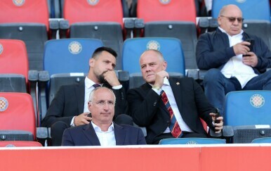 Ivica Puljak i Bojan Ivošević umjesto u izbornom stožeru, prve izlazne ankete dočekali na Poljudu