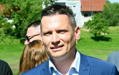 Rukometni trener nakon 12 godina s trona skinuo SDP-ovku: Tko je Domagoj Orlić?