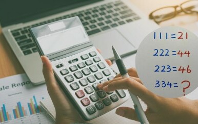Osoba koja računa na kalkulator i matematička zagonetka