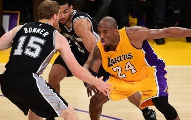 Matt Bonner i Kobe Bryant