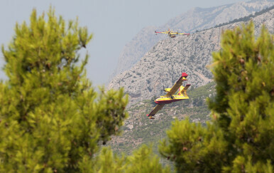Priprema za protupožarnu sezonu: Hrvatskom ratnom zrakoplovstvu predan još jedan Canadair