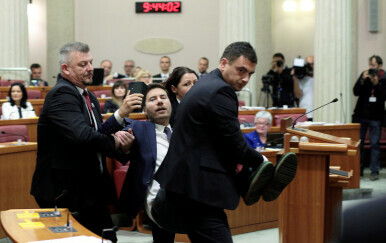 Gasi se Stranka Ivana Pernara