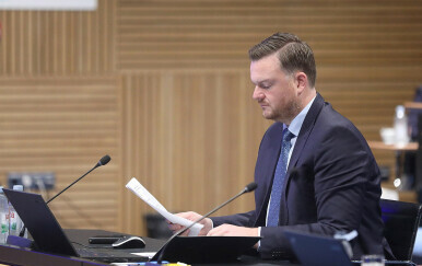 VLADA Lani prihodi državnog proračuna 30,5, a rashodi 32,7 mlrd eura