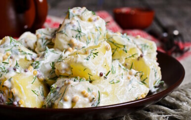 Kremasta salata od kuhanog krumpira