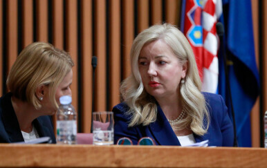 Sabor: Izmjene zakona radi korekcije cijena školskih udžbenika