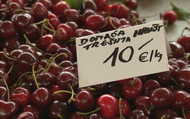 Trešnje su stigle na tržnice, a kupci u šoku od cijene samo jednog kilograma