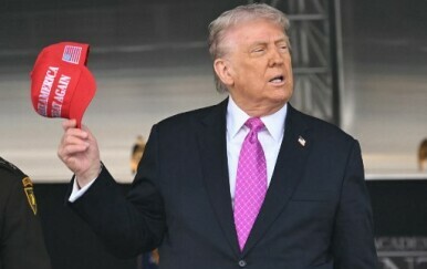 Trump se u govoru na West Pointu obrušio na politike raznolikosti