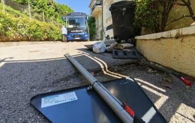Armada razbijala ispred hotela s igračima Slavena