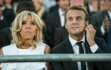 Emmanuel Macron sa suprugom Brigitte - 2