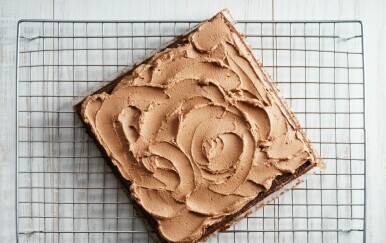 Kolač s tri sloja čokolade