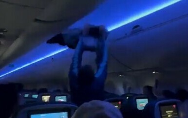 Zbog dva goluba na avionu let kasnio sat vremena