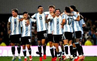 Enzo Fernandez, Angel Correa, Cristian Romero, Nico Paz, Rodrigo De Paul i Giuliano Simeone