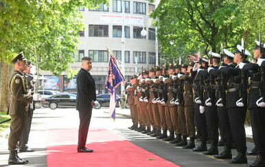 Susret i rukovanje predsjednika Zorana Milanovića i premijera Andreja Plenkovića - 9