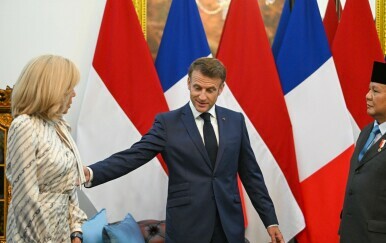 Nakon incidenta u avionu, bračni par Macron nastavio azijsku turneju