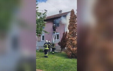 Požar u Osijeku u kojem su stradale majka i kći izbio je zbog plamena svijeće