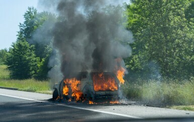 Planuo automobil na autocesti kod Karlovca