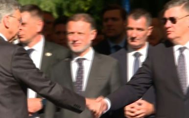 U Okučanima počast braniteljima odao državnih vrh, svečanost je tihi zavjet