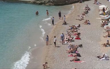Prvi val turista na Jadranu: "Uvijek se isplati putovati bilo gdje, osobito ovdje"