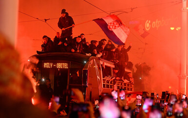 Raste utrka za novu navijačku himnu