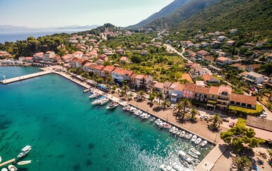 Pelješki početak ljeta: Trpanj kao tiša alternativa gužvama na obali