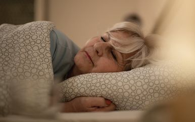 Nova studija: Ova temperatura u sobi može poboljšati san starijih osoba!