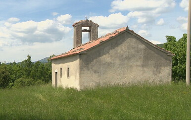 Ukradeno zvono na crkvici svetog Tome kraj Ročkog polja