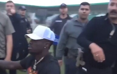 Mbaye Diagne podigao zastavu Senegala, policija
