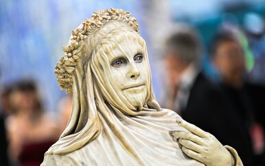 Heidi Klum na Met Gali 2026. kao kamena skulptura