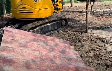 Umjesto u idili prirode, žive u nesnosnom smradu izmeta iz ilegalnog azila