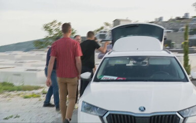Snimka napada na novinarsku ekipu Dnevnika Nove TV