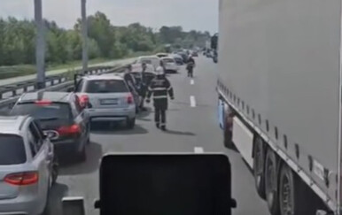 VIDEO Vatrogasci se jedva probili do mjesta strašne nesreće na autocesti