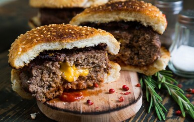 SUBOTA Pljeskavica punjena sirom recept