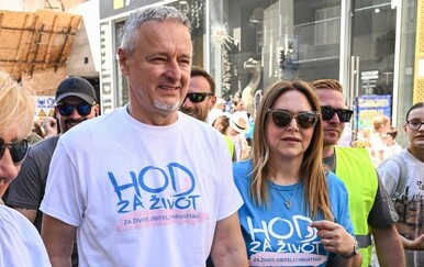 Thompson podržao “Hod za život” u Zagrebu: Stigao sa suprugom Sandrom