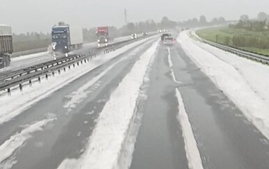 Tuča zabijelila autocestu kod Popovače