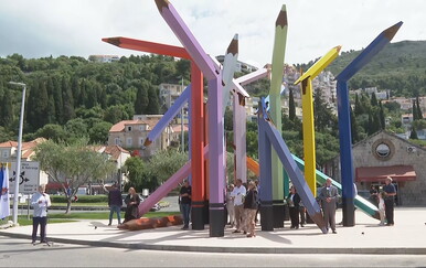 Spomenik kao vječno sjećanje na 15 ugašenih dječjih života: "Kao majka poginulog djeteta, znam da vrijeme ne briše bol"
