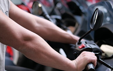 Vozio moped bez vozačke, odbio test na droge pa završio u pritvoru: Prijeti mu žestoka kazna