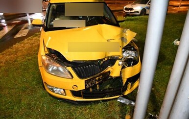 FOTO Državljanin BiH pijan se autom zabio u ulični sat u Zagrebu: Opalili mu visoku kaznu