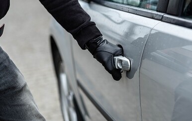 Lopov usred dana na Trešnjevci ukrao Volkswagen sa švicarskim tablicama: Šteta je 10.000 eura