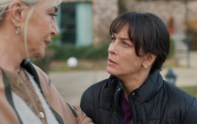 Tajne prošlosti: Nije joj jasno što ona radi u njezinom dvorištu