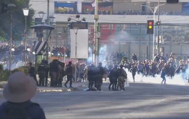 Kaos zbog nasilnih prosvjeda u Boliviji, policija blokirala ceste