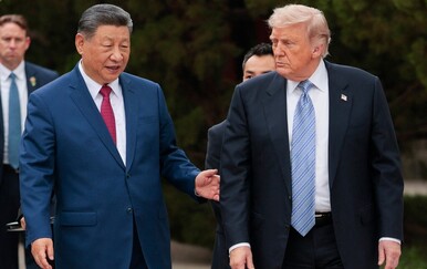 Trumpova snimka s večere u Pekingu izazvala nagađanja na društvenim mrežama