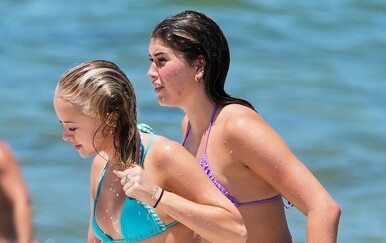 Influencerice Julia Filippo i Alice Rosenblum mamile poglede u bikinijima