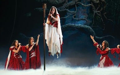 Kako lelekica lebdi u zraku na početku nastupa na Eurosongu?